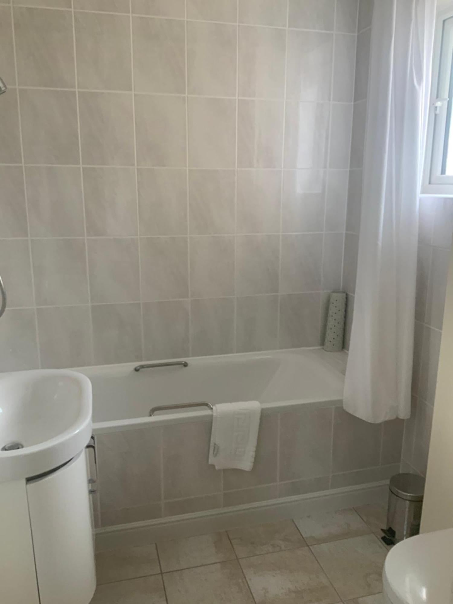 Saint Helier Jersey Marina Metro Hotel מראה חיצוני תמונה