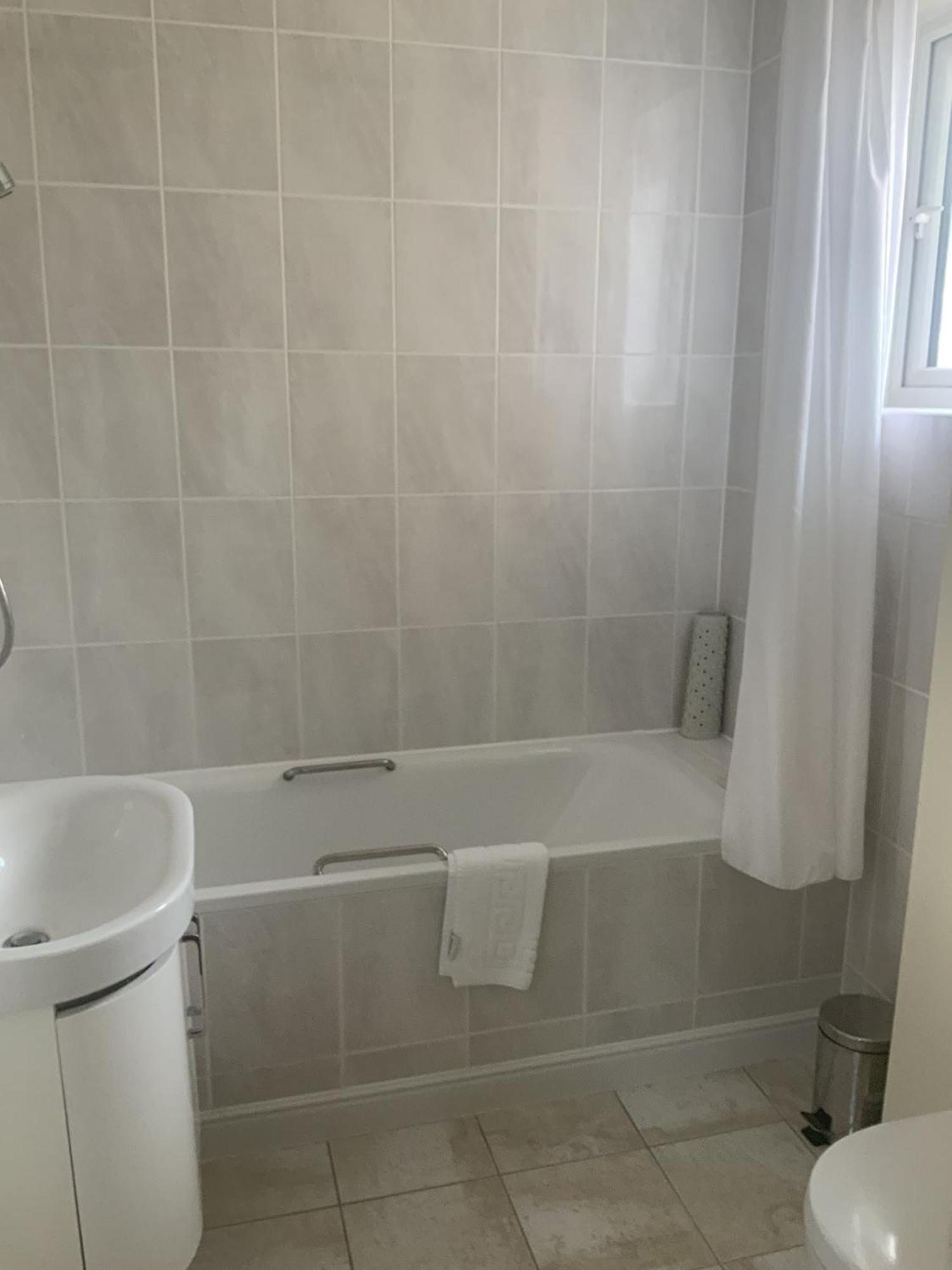 Saint Helier Jersey Marina Metro Hotel חדר תמונה